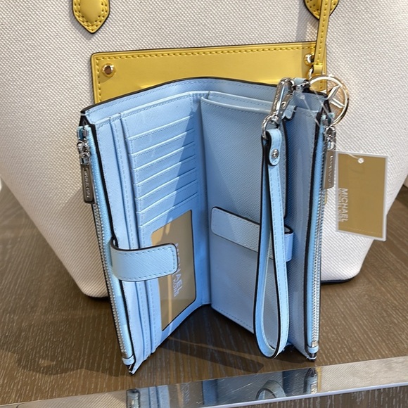 MICHAEL KORS LARGE DOUBLE ZIP WRISTLET WALLET PHONE CASE CLUTCH 
Vista Blue 
NWT - Picture 12 of 16